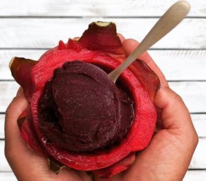 Pitaya plus Acai - half pitaya as a bowl full of acai pure