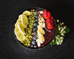 How to make a smoothie bowl - a bowl full of smoothie acai topping with fruits
