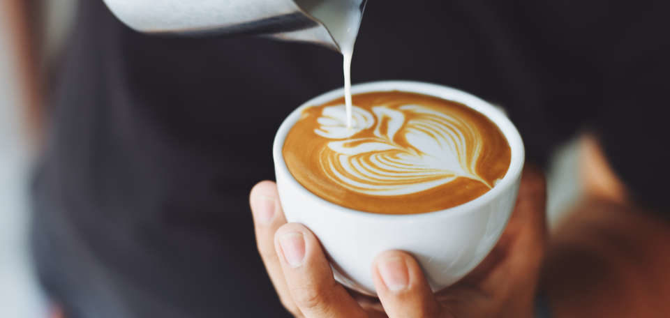 Open a Coffeee Shop - Barista design a flower on a coffee cup