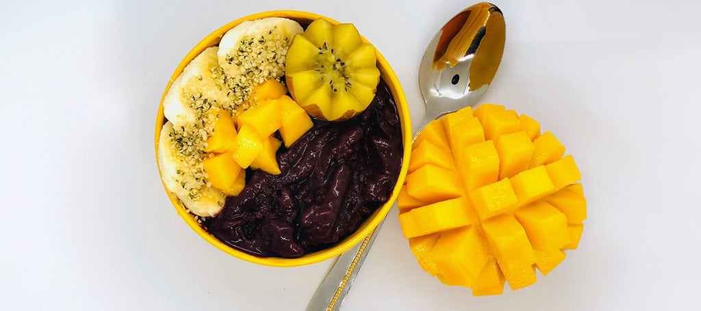 açaí bowl, with fruits